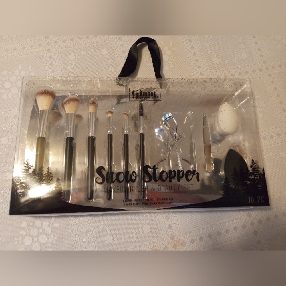 🆕 Glam Gadgets Snow Stopper Makeup Brush & Beauty Set, New